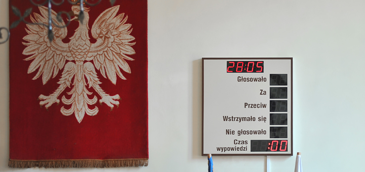 Na zgłoszenie interpelacji radni mają ograniczony czas. Po trzech minutach słyszą dzwonek i upomnienie przewodniczącego