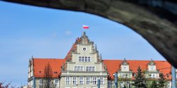 Piotr S. odpowie za pr�b� zab�jstwa �ony. Kobiet� uratowa� p�acz 5-letniego syna