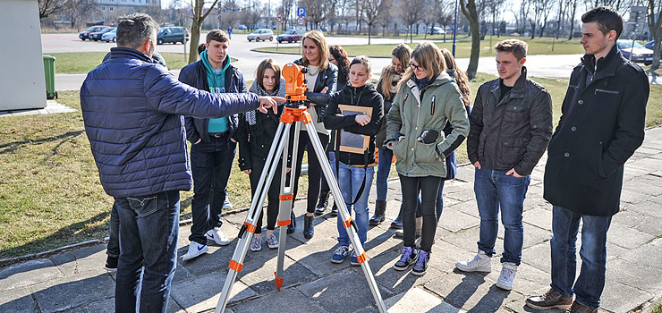 Warto studiować na kierunkach zamawianych? Studenci częściej znajdują po nich pracę