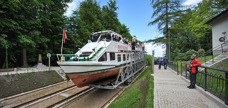 Na Kanał Elbląski znów wracają statki. Zobacz zdjęcia z otwarcia pochylni w Buczyńcu