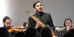 Saksofonista Pawe� Gusnar i Elbl�ska Orkiestra Kameralna w przedostatnim koncercie tego sezonu 
