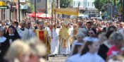 Kilka tysicy elblan przeszo w procesjach Boego Ciaa
