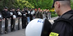 Policjanci �wiczyli zabezpieczanie imprezy masowej na stadionie przy ul. Agrykola