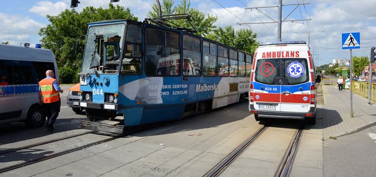 Ogólna: pieszy wbiegł pod tramwaj. Mężczyzna w stanie ciężkim w szpitalu