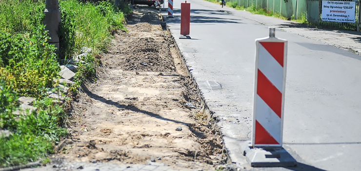 Miasto remontuje chodniki. Nową nawierzchnię zyskają odcinki na kilkunastu ulicach