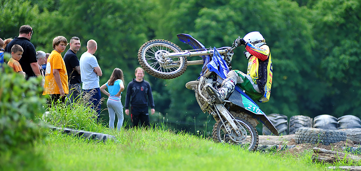 Motocrossowe pokazy na torze w Jeleniej Dolinie przycigny wielu fanw motoryzacji