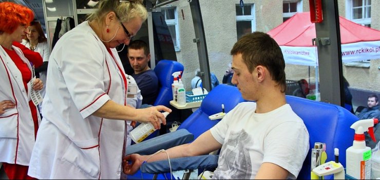 Darując Krew Ratujesz Życie - otwarta akcja poboru krwi na Placu Słowiańskim