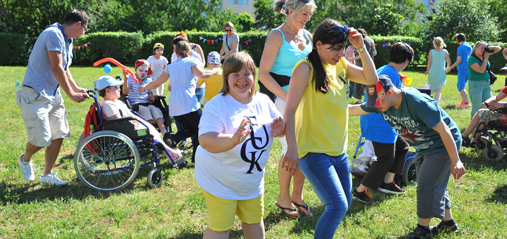 Ok. 200 elblążan spotkało się podczas pikniku. "Mamy na celu integrację trzech placówek i lokalnej społeczności"