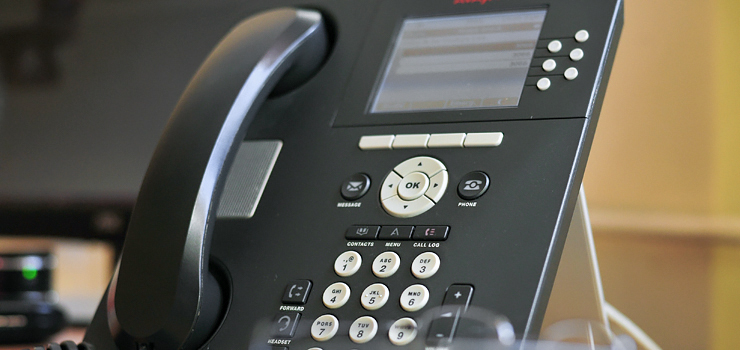 Dopalacze - gdzie szukać pomocy? Poznaj najważniejsze numery telefonów