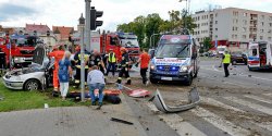 Sprawdzilimy, jaki jest stan poszkodowanych wczorajszego wypadku karetki z hond civic