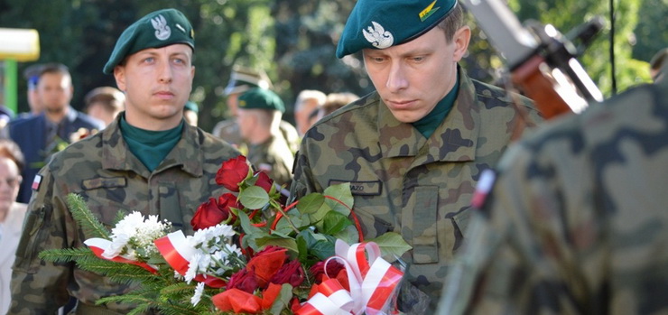 Byy przemwienia, apel, salwy honorowe. Zobacz zdjcia i film z obchodw 71. rocznicy wybuchu Powstania Warszawskiego