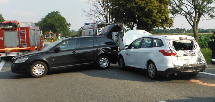 Wypadek w Jazowej z udziałem czterech aut. Siedem osób rannych trafiło do szpitala