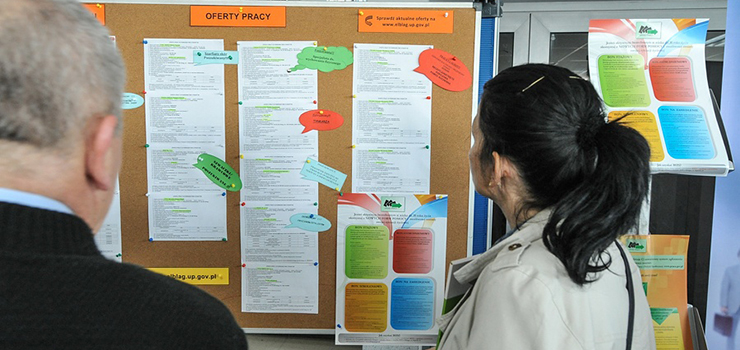 Z miesiąca na miesiąc spada bezrobocie w całym kraju. Bez pracy wciąż pozostaje 1,6 mln Polaków