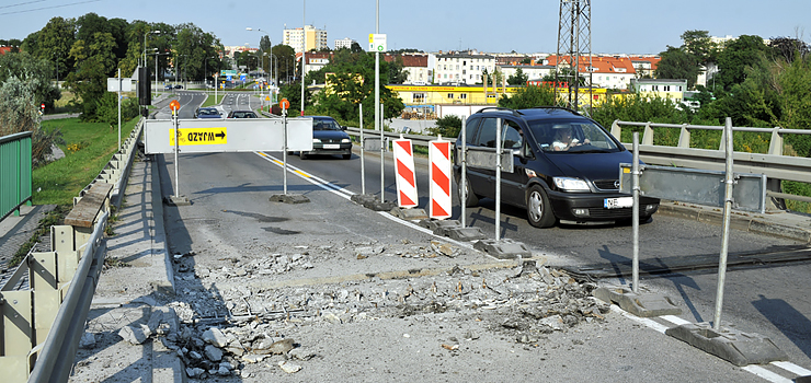 Wiele hałasu o nic? Po moście unijnym mimo remontu jeździ się płynnie