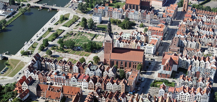 Letni przelot nad miastem. Zobacz jak Elbląg prezentuje się z lotu ptaka