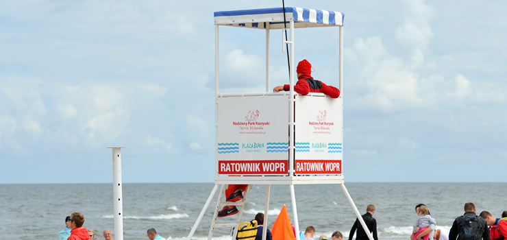 Dramatyczna akcja ratunkowa na Mierzei Wiślanej. Mężczyzna po wyjściu z morza stracił przytomność