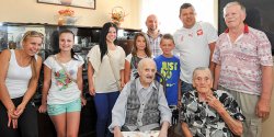 Prezydent Elbl�ga go�ci� na urodzinach elbl��anina, kt�ry w sobot� sko�czy 101 lat