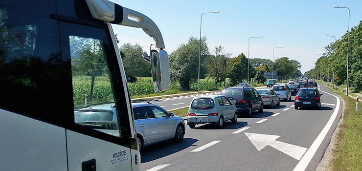 „Siódemka” stoi w wielokilometrowych korkach. Zatory także między Nowym Dworem Gd. a Stegną