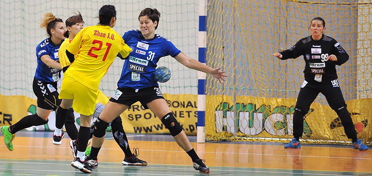 Trwa Międzynarodowy Turniej Piłki Ręcznej Kobiet o Puchar Marszałka. Zobacz zdjęcia