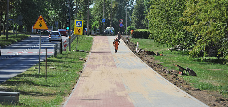 Będzie remont kolejnego odcinka chodnika na Odrodzenia. Powstanie też 160 m ścieżki rowerowej