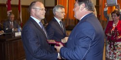 Za zas�ugi dla Elbl�ga wyr�niono Piotra �uchowskiego i Jacka Protasa