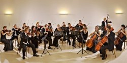 Na wrzesie� muzycy Elbl�skiej Orkiestry Kameralnej zapraszaj� na pi�� koncert�w! 