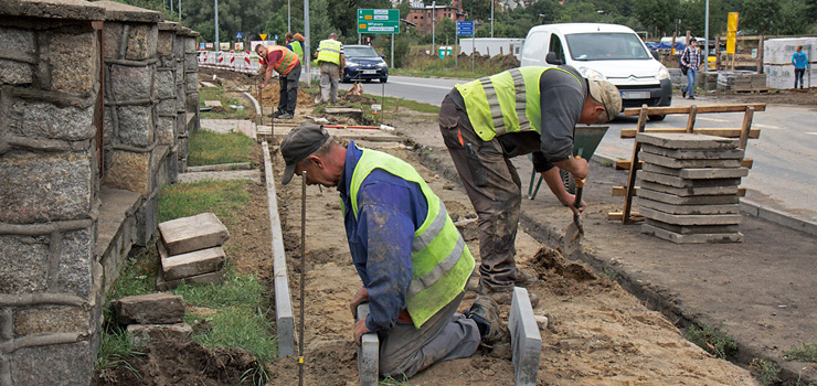 Nowa Biedronka na rogu Rawskiej i Łęczyckiej wyrasta już z fundamentów. Będzie gotowa w listopadzie
