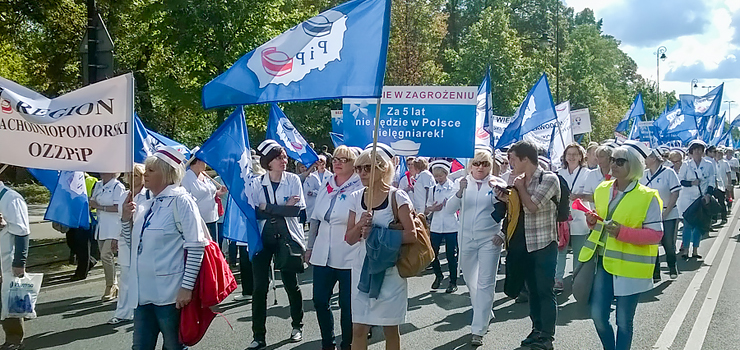 Pielgniarki z Elblga i Braniewa strajkoway w Warszawie. Wrciy rozalone i zapowiadaj kolejne protesty