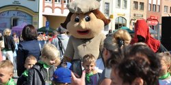 Star�wka prze�ywa obl�enie. Wszystko za spraw� �wi�ta Chleba!