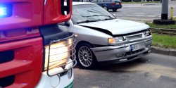 P�k. D�bka: seatem wjecha� w ty� fiata. Dwie poszkodowane kobiety przewiezione do szpitala