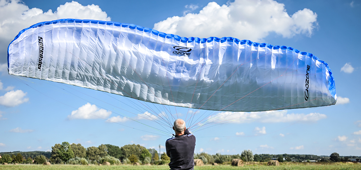 Na elbląskie lotnisko przyjechali motoparalotniarze z całej Polski - zobacz zdjęcia z zawodów