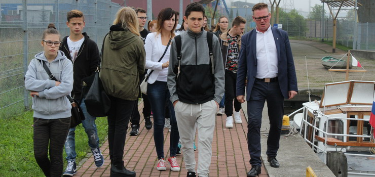 Uczniowie ZSG na zajciach w elblskim porcie