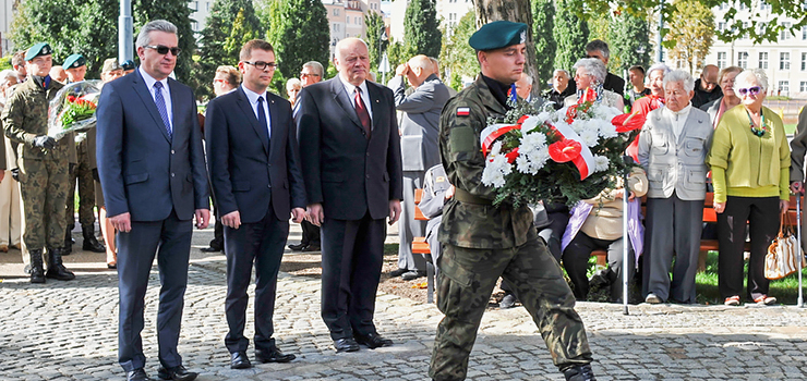 Składali kwiaty, by uczcić pamięć Bohaterów - zobacz zdjęcia