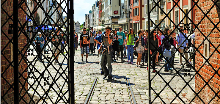 W ubiegłym roku z Polski wyjechało 124 tys. osób. Na emigracji przebywa już 2,3 mln Polaków