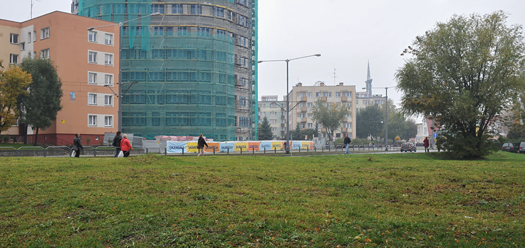Spore zmiany w rejonie Karowej i Pk. Dbka. Miasto wybuduje parking i miejsca postojowe dla nowego sdu