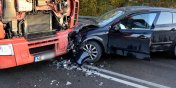 Radomska: zderzenie ciężarówki z osobówką przy zjeździe z Trasy Unii Europejskiej