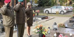 �wi�to Zmar�ych w 16 PDZ. �o�nierze uporz�dkuj� wojskowe mogi�y
