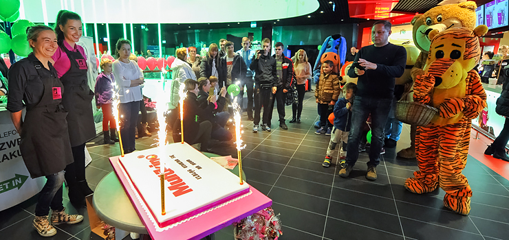 Multikino w Elblgu ponownie otwarte. By czerwony dywan, tort i postaci z bajek - zobacz zdjcia