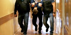 Sterroryzowa� kobiet� i ukrad� pieni�dze z plac�wki banku przy Pionierskiej. Policja zatrzyma�a podejrzanego