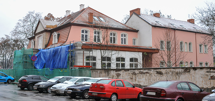 Renowacja zabytkowej willi przy Stoczniowej przeciąga się w czasie. Inwestor milczy