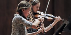 Nie wiesz, jak sp�dzi� jesienny wiecz�r? Mo�esz wybra� si� na bezp�atny koncert uczni�w ZPSM - zobacz zdj�cia