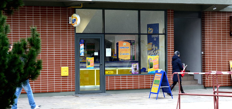 24-latek grożąc bronią chciał obrabować kolekturę przy Nowowiejskiej. Został złapany po godzinie