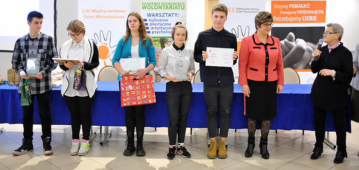 Jabłuszko Zdrowia trafiło do uczniów ZSG. "Mieszkańcy Elbląga zadecydowali, które hasło jest najlepsze"