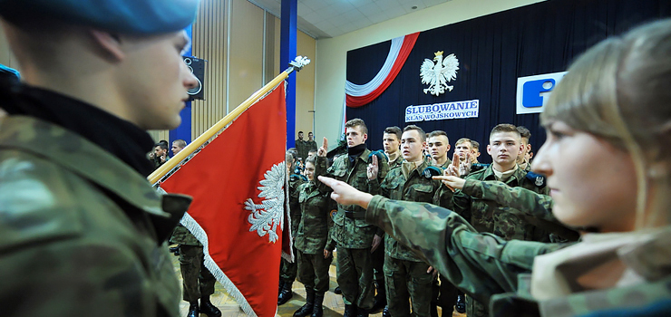 Uczniowie klas wojskowych ZSTI złożyli ślubowanie - zobacz zdjęcia