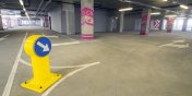 Czytelnik pisze: Na parkingach w CH Ogrody jest za organizacja ruchu. Tam powinny by skrzyowania rwnorzdne