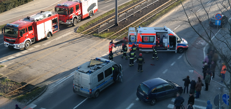 Płk. Dąbka: potrącenie na przejściu dla pieszych. Ranny mężczyzna zmarł w szpitalu (aktualizacja)