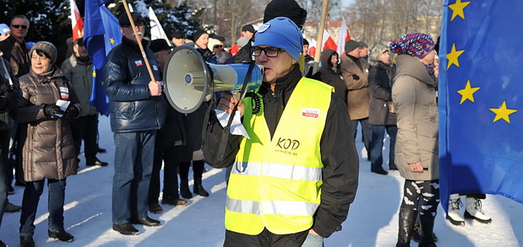  "To jest sprzeciw obywatelski przeciwko temu, co si dzieje". Za nami druga manifestacja KOD w Elblgu