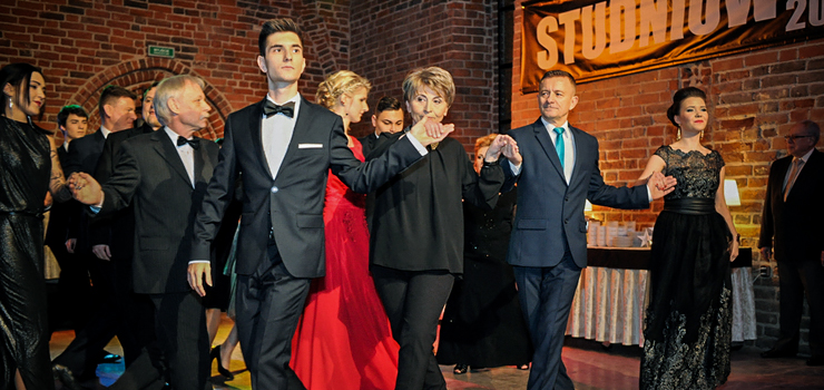 „Jesteśmy jednością”. Na Studniówce ZPSM bawili się maturzyści, uczniowie i absolwenci