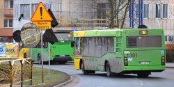 Gdy autobus si� sp�ni - mo�esz ubiega� si� o rekompensat� lub zwrot koszt�w za transport zast�pczy 