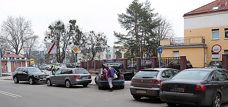 Zmian w parkowaniu na Stoczniowej nie bdzie. Miasto problemu pacjentw "Krasnala" nie widzi